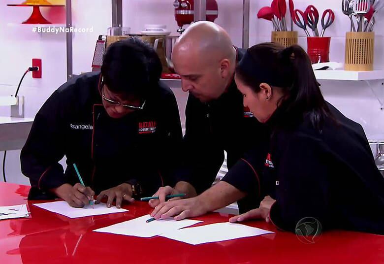 Os desentendimentos entre eles começaram já na definição do projeto e não pararam mais

+ Manuka é o primeiro eliminado da Batalha dos Confeiteiros; veja tudo o que rolou!

> Acesse o R7 Play e assista na íntegra a todos os programas da Record! Clique e experimente!
