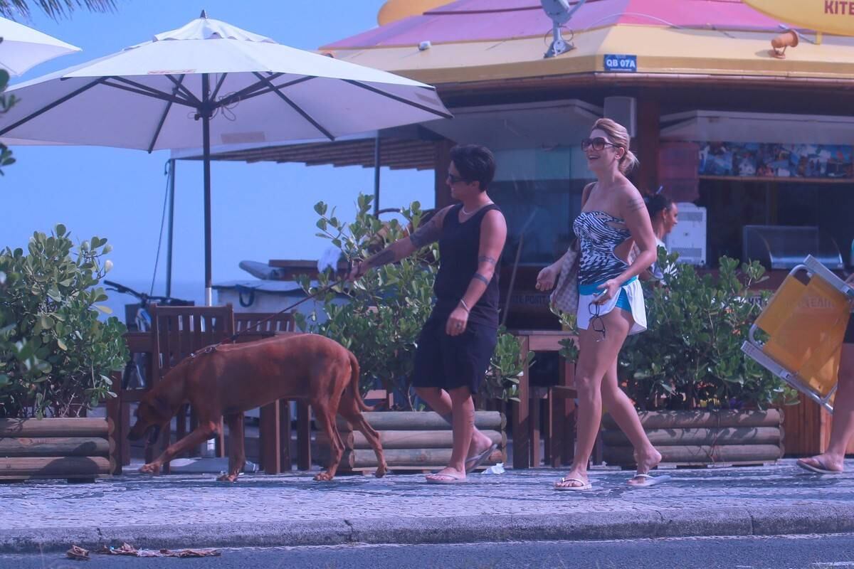 Thammy estava com o seu cachorro 