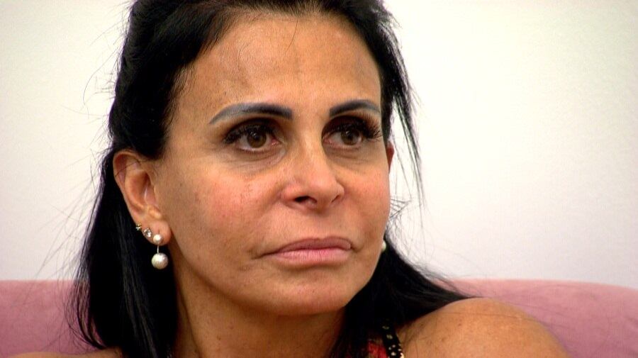 Depois de quase
40 anos em cima dos palcos, a cantora Gretchen, que foi símbolo sexual nos anos
80, anuncia que vai abandonar a vida artística. Em entrevista ao Câmera Record
desta quarta-feira (11), ela disse que tem um marido europeu e precisa respeitá-lo.
+ Assista às íntegras do Câmera Record. Clique aqui!