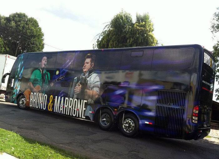 Para cobrir os custos de um ônibus especial, com um único show, Bruno
& Marrone teriam que vender quase 8.500 ingressos pelo preço de R$
120 cada. O valor do ingresso varia de acordo com o local de
apresentação