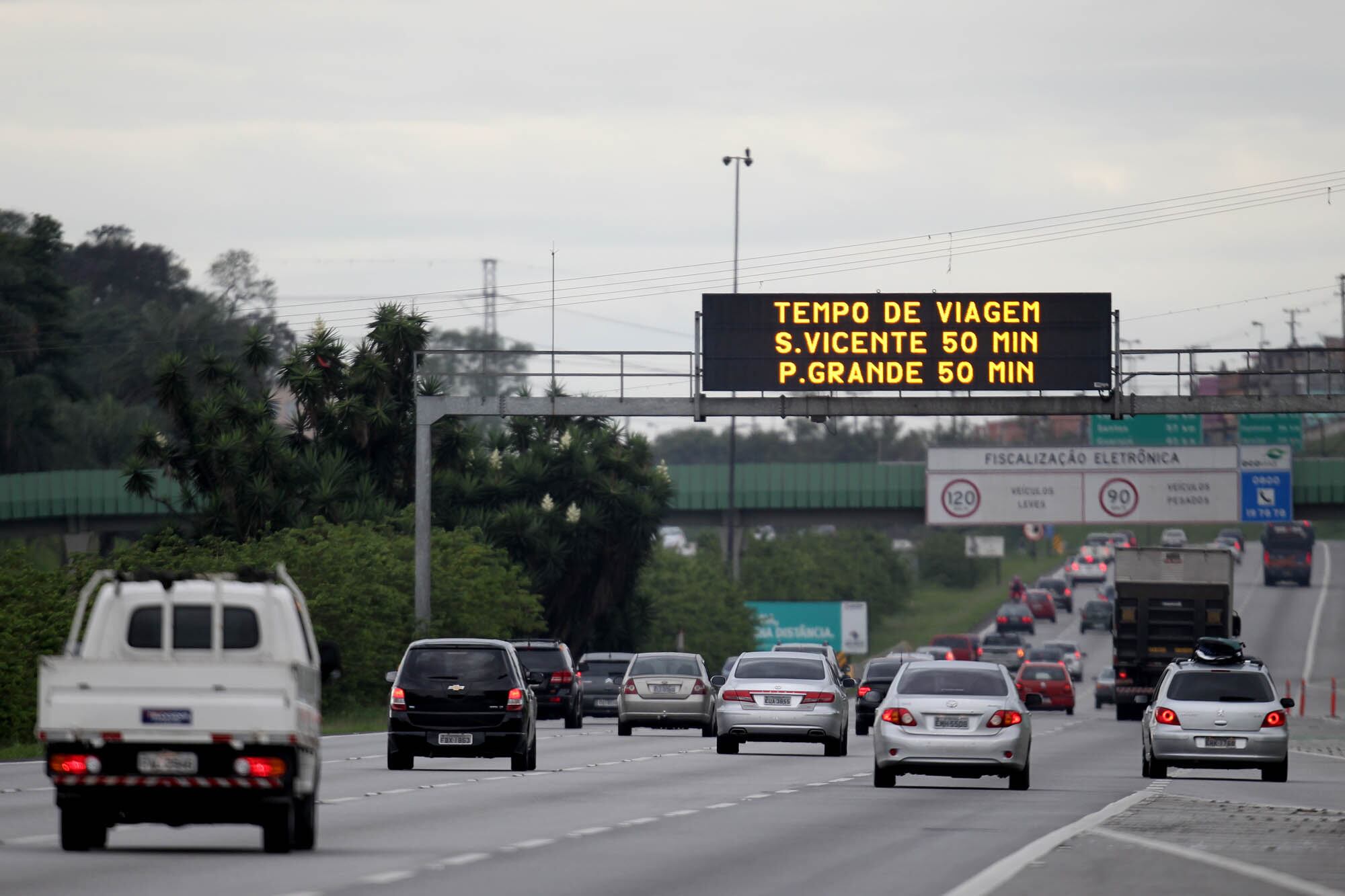 Movimentação da rodovia dos Imigrantes, sentido litoral sul, nesta quinta- feira