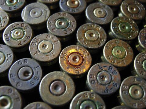 As munições, chamadas Jihawg Ammo, foram revestidas com carne de porco e fundidas com a imagem do animal