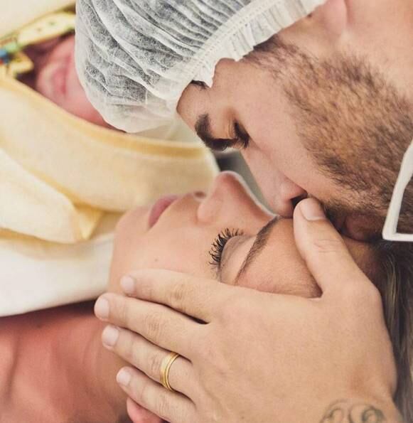 Ex-BBB Adriana Sant’Anna deu à luz no último sábado