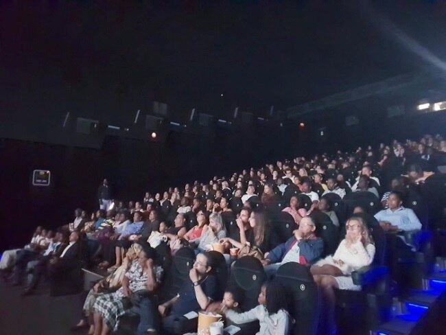 O filme, que lotou as salas de cinema em Portugal, está sendo dublado em 19 idiomas, incluindo hebraico, russo, chinês, japonês, polonês e coreano