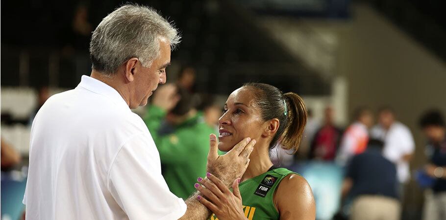 Adrianinha esteve presente na campanha que culminou com o bronze em Sidney 2000