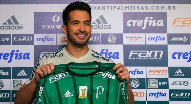 Luan foi apresentado no Palmeiras nesta segunda-feira (5)