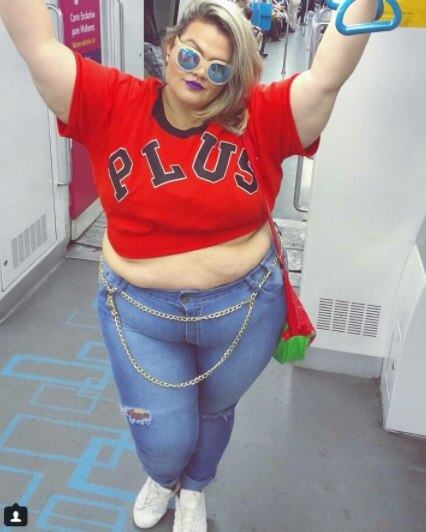 A paixão pela dança é antiga. Thais dança desde os 4 anos. Participou e venceu o quadro Se Vira nos 30, do Faustão, em 2009, levando para casa o prêmio de R$ 15 mil