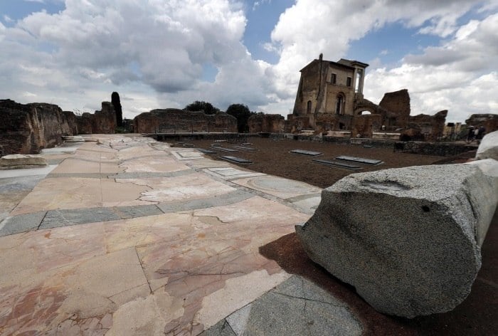 Domus Transitoria, a primeira casa de Nero, foi construída entre 60 e 64 d.C