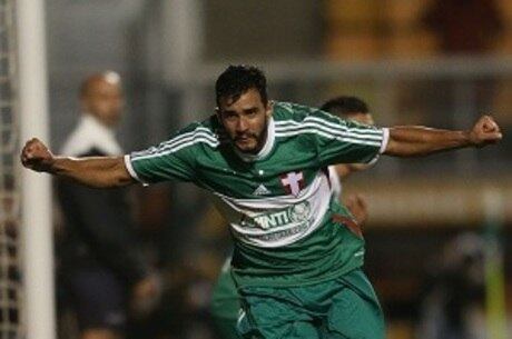 Henrique decidiu o jogo para o Palmeiras no Pacaembu