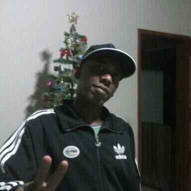 A
polícia ainda procura pelo motorista do carro: Fabrício Alexandre do Rosário.
Ele vai responder por homicídio qualificado e tentativa de homicídio
qualificado