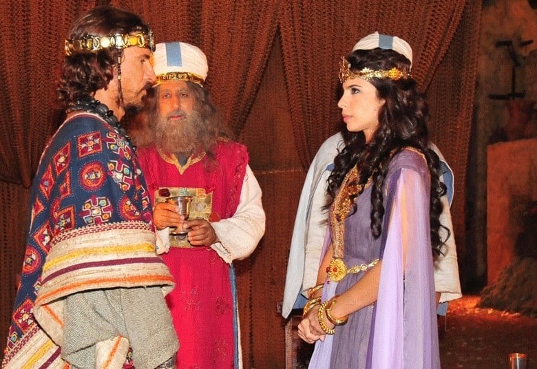 O casamento de Davi e Mical finalmente aconteceu. No capítulo de Rei Davi do último sábado (9), o plano da filha de Saul deu certo e ela tornou-se esposa do grande guerreiro Davi, mas Saul não ficou nada feliz e até tentou armar contra o genro