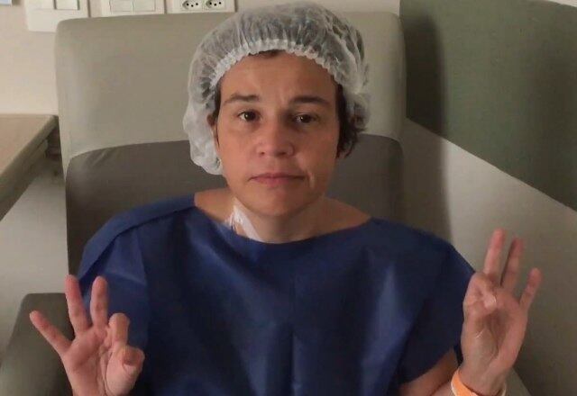 Ao chegar em um hospital da capital paulista, Cláudia foi colocada em coma induzido para a realização de diversos exames e identificação do tamanho do impacto na cabeça. Durante a internação, ela contraiu uma infecção grave: uma bactéria se alojou na bexiga. "Foi um momento muito delicado, porque ali percebemos que iríamos perder a Cláudia. Sou uma pessoa de muita fé, mas pela primeira vez na vida, me desesperei. Entramos em um desespero muito grande", diz Adriane.