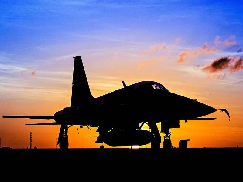 Aeronáutica nível médio e técnico— O órgão recebe as inscrições de dois concursos para a graduação de sargento até o dia 15 de abril. Candidatos precisam ter nível médio ou nível técnico. Ao todo, são 226 vagas, sendo 157 para o estágio de adaptação à graduação de sargento e 69 para estágio de adaptação à graduação de sargento( na modalidade especial). Veja outras informações no Banco de Concursos. Podem concorrer jovens de 17 a 24 anos até dia 31 de dezembro      