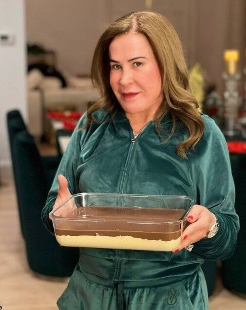 Esta é para quem pediu receita fácil: a empresária ensina a sua mousse de maracujá com cobertura de chocolate. "É muito rápido de fazer e tenho certeza que vocês vão amar! Em 15 minutos a sobremesa está pronta e é só levar para geladeira!"