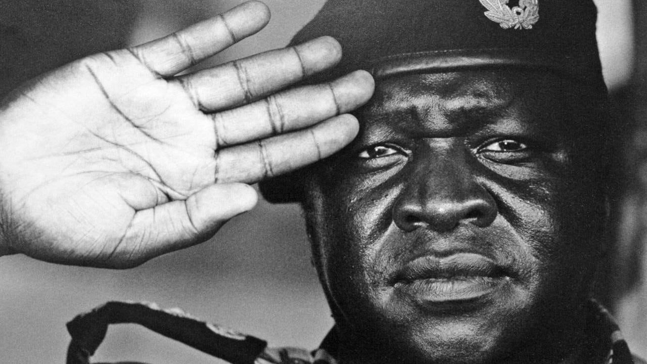 Idi Amin — Bem como os vários horrores que Idi Amin realizou sobre a Uganda, ele também teve um comportamento incomum: casou-se com várias mulheres e pediu até mesmo a Rainha Elizabeth em casamento — a ela, Amin pediu que fosse coroado rei da Escócia. Ele nomeou a si mesmo como "sua Excelência, o presidente vitalício do marechal de campo,  Al Hadji Doctor Idi Amin Dada. Senhor de todos os animais da terra e peixes do mar e conquistador do Império Britânico na África em geral e em Uganda"

