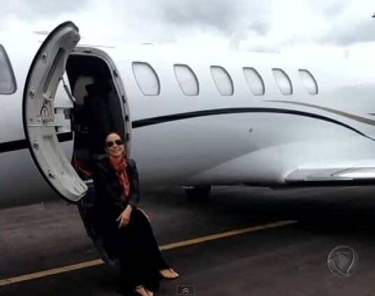 Já Ivete Sangalo conta até com uma cama no jatinho para descansar melhor enquanto está voando

> Veja toda a programação da Record no R7 Play
