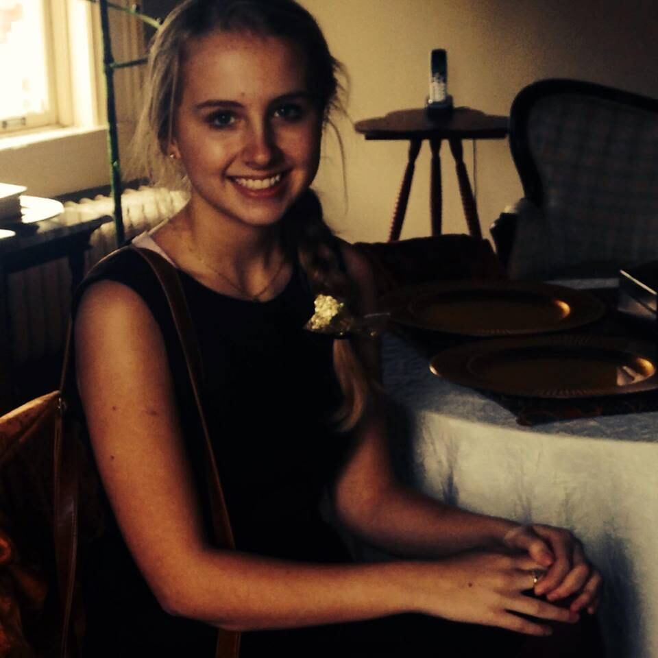 

A adolescente postou um vídeo no YouTube, mas ele foi
retirado do ar. Na internet, alguns sites reproduziram o conteúdo, onde Maddie
fala sobre sua decisão.



— Eu não quero que ninguém se sinta culpado. Isto é minha
decisão, não de vocês. Eu sou a pessoa que estragou tudo, não vocês. Não há nada, literalmente nada que
vocês pudessem fazer

