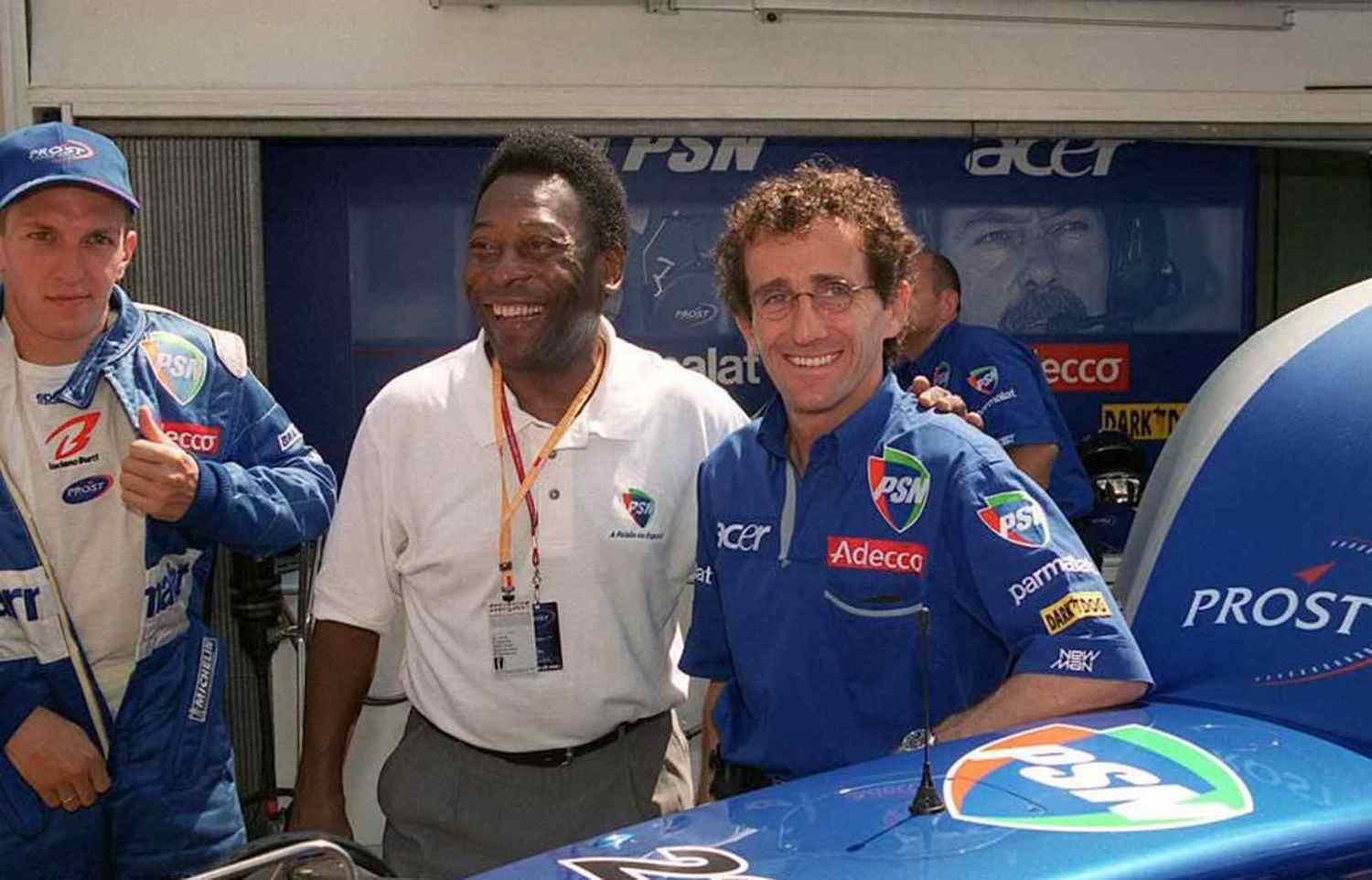 Em 2001, o Rei era embaixador da extinta emissora PSN, que também era patrocinadora da equipe Prost. Pelé encontrou Alain e o piloto Luciano Burti durante o GP de Mônaco daquele ano