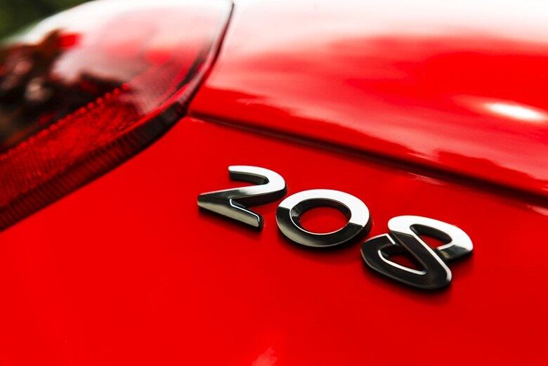 Confira abaixo os preços e versões do novo 208:

208 Active 1.2 Puretech M/T — R$ 48.190
208 Active Pack 1.2 Puretech M/T — R$ 51.690
208 Allure 1.2 Puretech M/T — R$ 54.990

208 Allure 1.6 A/T — R$ 59.090
208 Sport 1.6 M/T — R$ 60.990
208 Griffe 1.6 A/T — R$ 64.590

208 GT 1.6 THP M/T — R$ 78.990