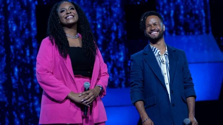 Thaís é social media e Isaque é atendente de delivery, ambos de Minas Gerais. A dupla apresentou a canção Ain’t no Mountain High Enough, de Marvin Gaye & Tammi Terrell e levantou os 100 jurados, carimbando o passaporte direto para a final