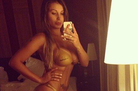 Andressa Urach quer título de eterna Miss Bumbum