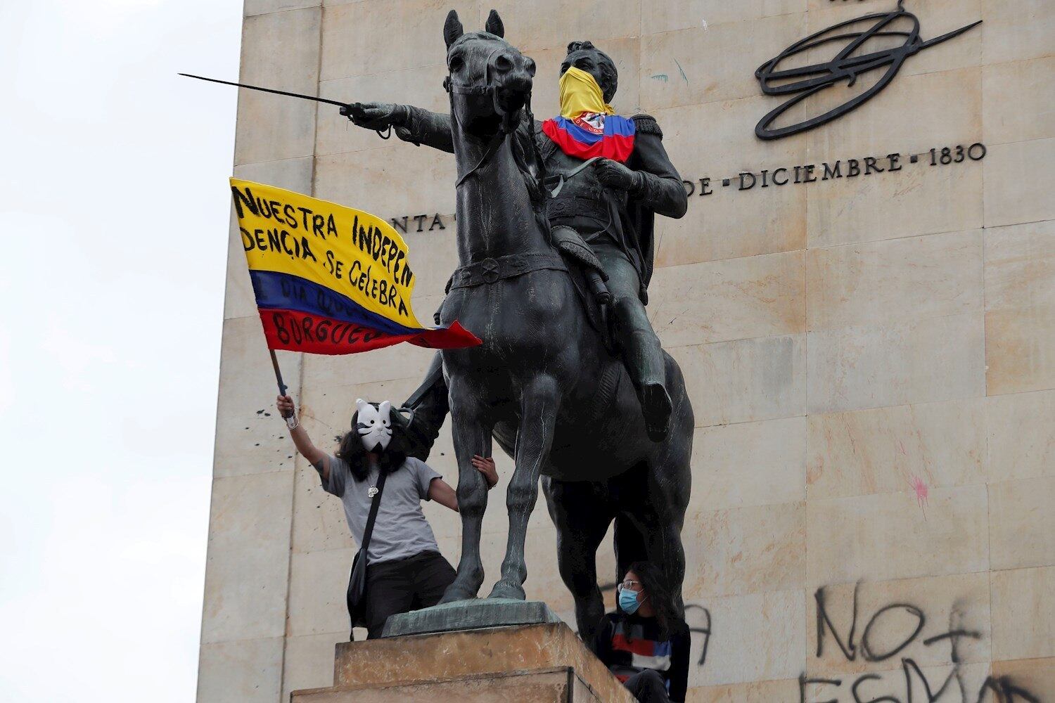 Como resultado destes ataques, a empresa Transmilenio começou a operar mais tarde do que o habitual nesta quarta-feira e encerrará suas atividades às 15h, com apenas 60% da sua frota