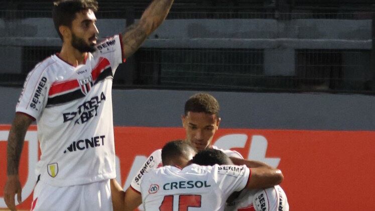 2 - Apoio da torcida

Com os torcedores a seu favor, o Botafogo-SP entra em campo com o 12° jogador para espantar a má fase e voltar a vencer. São três partidas consecutivas sem vitória, e cinco gols sofridos nos últimos dois jogos