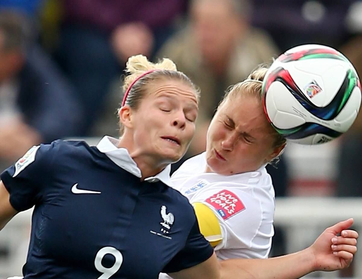 Eugenie Le (Franca) e Steph Houghton (Inglaterra)
