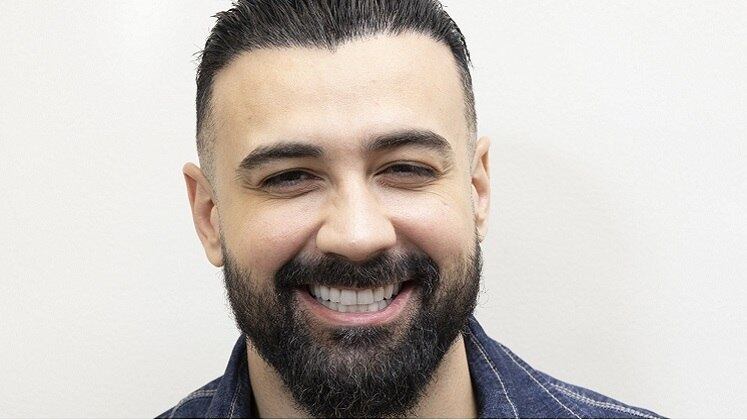 Bruno Tálamo
Que o repórter já entrevistou diversas celebridades não é
surpresa para ninguém. Mas foi um bate-papo em específico que levou seus seguidores à loucura após acabar de forma
nada convencional: com um beijo na boca de Jojo Todynho, em 2019! A foto da brincadeira romântica foi compartilhada
pelo jornalista e deixou muita gente surpresa. Ousados!