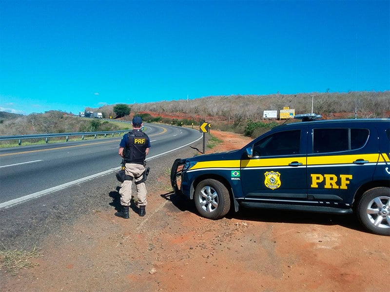 Operação flagrou 175 veículos realizando ultrapassagens proibidas nas estradas federais que cortam a Bahia