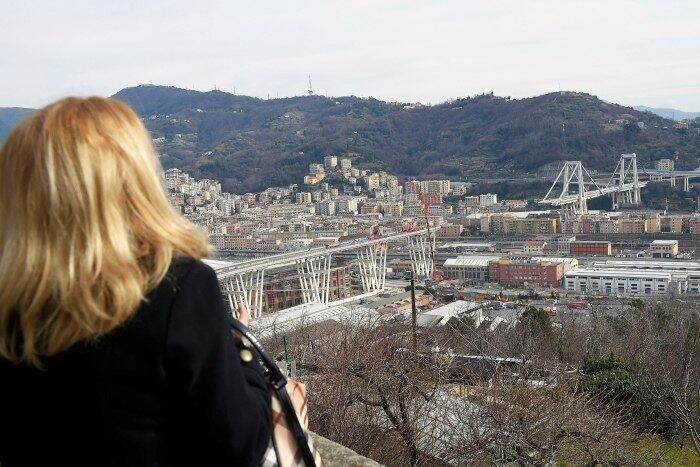 Em entrevista à Reuters, a italiana Mary Roncallo, que
nasceu em Gênova e morou nas proximidades da ponte por muitos anos, diz que
ainda se sente triste pela tragédia
