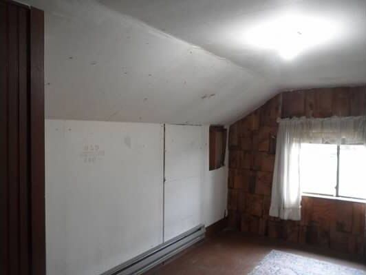 De acordo com a imobiliária responsável pela negociação, a propriedade ainda possuí os desenhos feitos por ele nas paredes do quarto