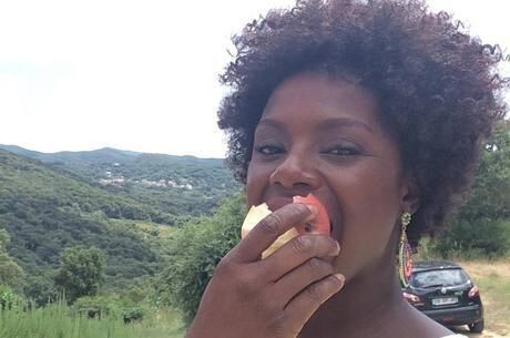 Adriana sentiu vontade de comer muitas frutas na Europa