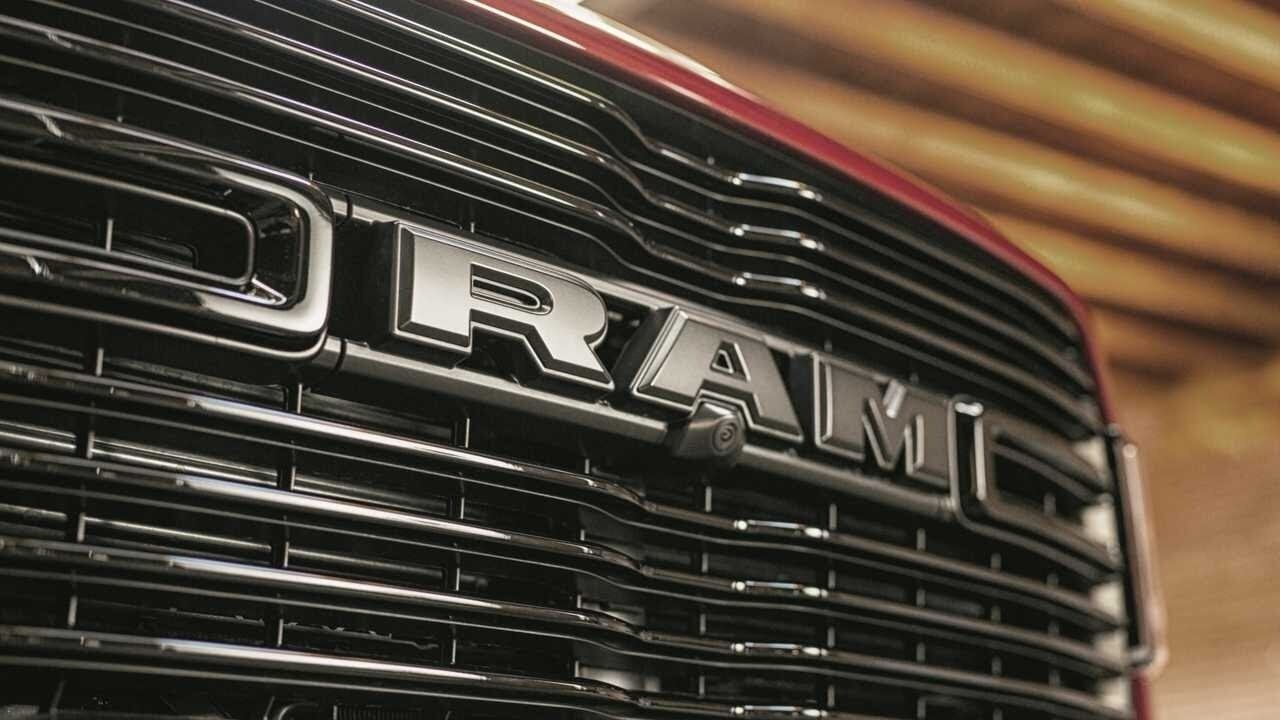 Grade da RAM 2500 tem aletas que se movimentam para melhorar coeficiente aerodinâmico
