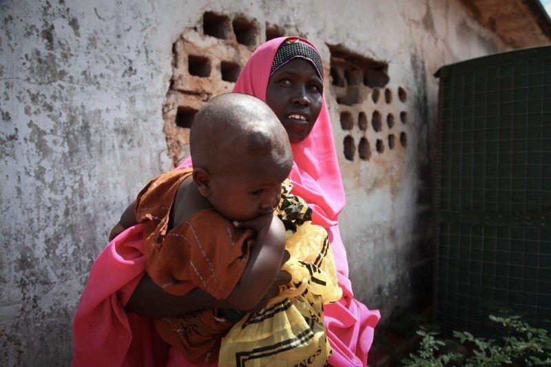 

A Somália apresenta perigos como alta taxa de
mortalidade durante o parto, estupro, mutilação genital feminina e casamento
infantil, o que lhe garante o nono lugar na lista. No país, cerca de 95% das
meninas entre 4 e 11 anos sofre mutilação genital

