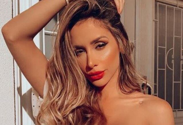 Babi ou Késia?

Seu nome verdadeiro é Késia Muniz, mas a partir de seus trabalhos na televisão, ficou conhecida como Babi Mu ou Babi Muniz!