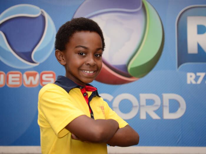 Jean terá sua festa de 11 anos no palco da atração. Os personagens do Domingo Show estão empolgados com essa folia toda! Assista à chamada do programa