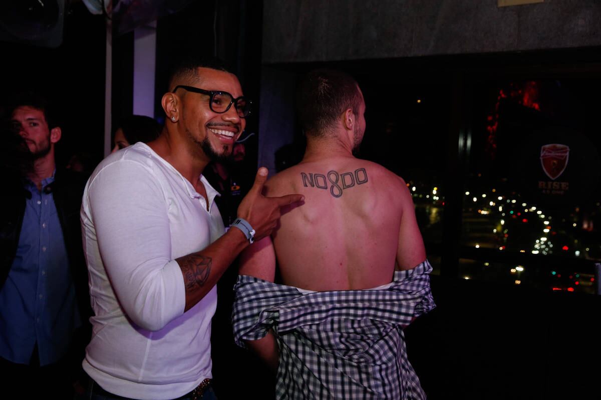 Na ocasião, Naldo ficou encantado com a tatuagem de um fã