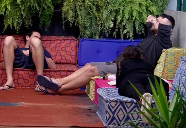 Bruno se mostrou incomodado com a atitude das vencedoras e comentou com Michele e Lara que a dupla só acertou alguns ingredientes simplesmente porque Luciana olhou seu prato e "copiou" certos preparos, e não porque Maiara havia lhe passado por telefone
