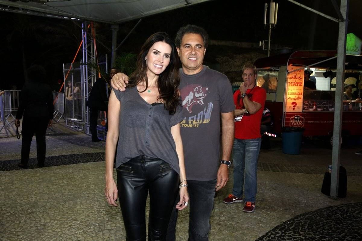 Lisandra Souto foi acompanhada do namorado