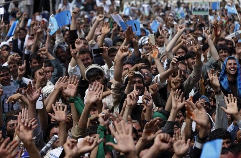 Partidários do candidato afegão
à presidência Abdullah Abdullah participam de comício para o segundo turno das eleições
presidenciais