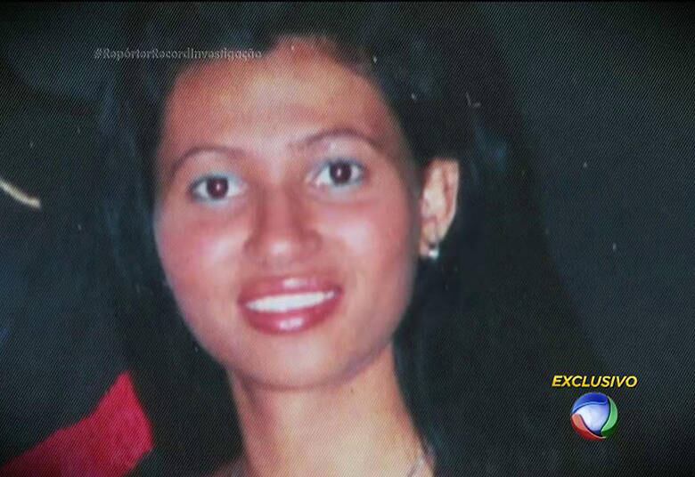Duas
semanas depois da morte de Gisele, outra vítima já estava na mira dos canibais.
Era Alessandra Falcão da Silva, 20 anos. Ela tinha recebido uma proposta para
trabalhar como babá, mas foi morta antes mesmo de terminar o primeiro dia de
trabalho. A vítima teve o corpo esquartejado e a carne consumida

• VÍDEO: Canibais de Garanhuns contam detalhes de como matavam e consumiam a carne das vítimas
• No R7 Play você assiste ao Repórter Record Investigação quando e onde quiser. Experimente!
