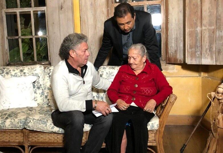 Será que um homem do
campo que vive no interior do Brasil é mesmo um filho desconhecido do lendário
Tinoco? Por que os familiares voltaram atrás da primeira negativa para realizar
o exame?