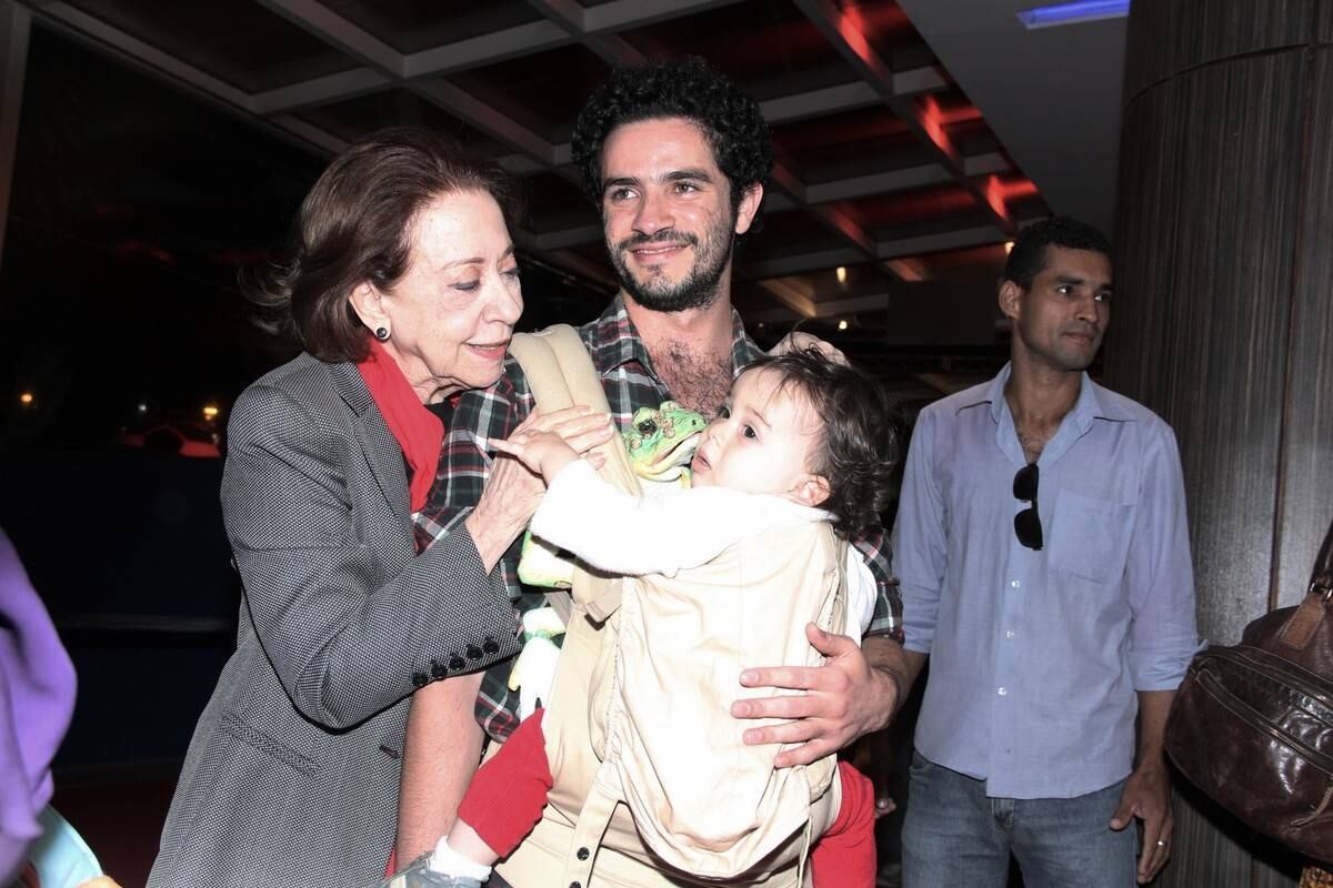 O bebê também parece ter gostado dela