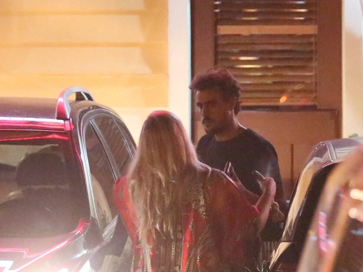 Enquanto Joaquim é visto acompanhado, rumores chegaram a apontar que Paolla estaria vivendo um romance com João Baldasserini
