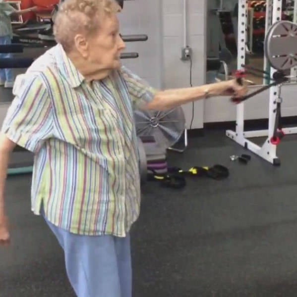 Muitos comentaristas dos Instagram afirmaram que ficaram com vontade de malhar após ver o exemplo de Edna