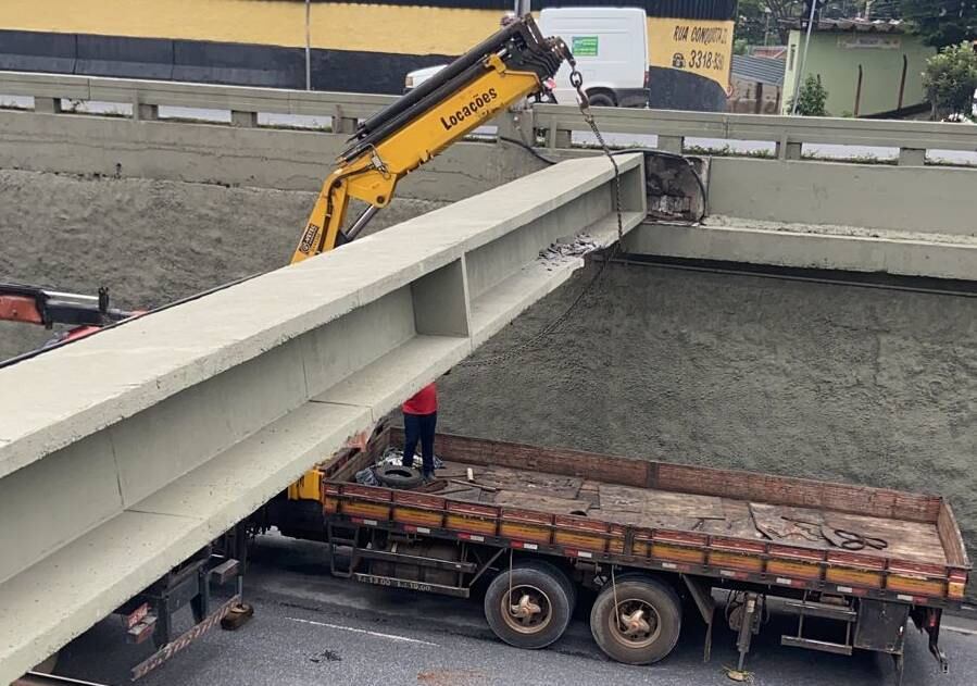 Viga de concreto foi colocada no lugar