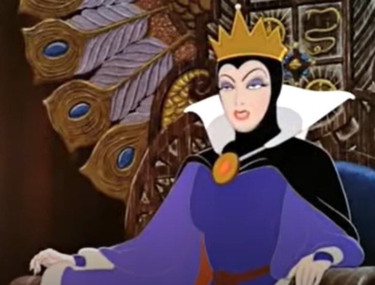 Momento importante 3: Rainha sente inveja da beleza de Branca