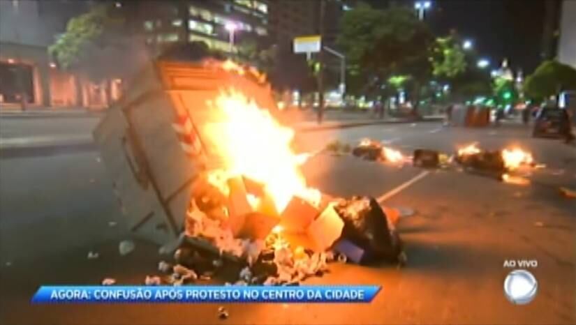 A maioria dos manifestantes foram embora assim que os confrontos começaram. Segundo pessoas que participaram do protesto, o grupo que se envolveu em confusão com a PM era de black blocs