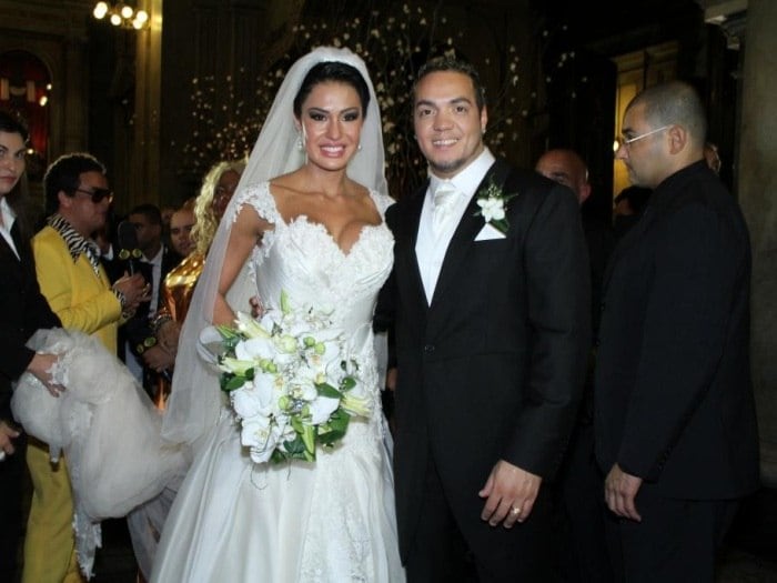Em 2010, a justiça livrou o cantor da condenação e, após muito marca e desmarca, Belo e Gracyanne se casaram no civil em 2011
